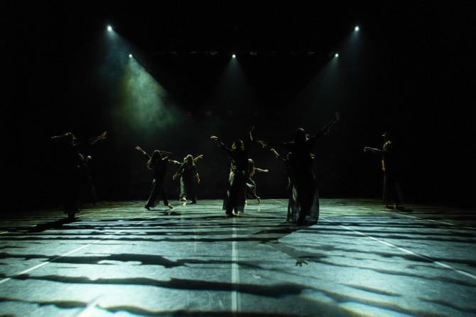 정경화 안무·연출의 '까마귀 탱고 Ⅱ'