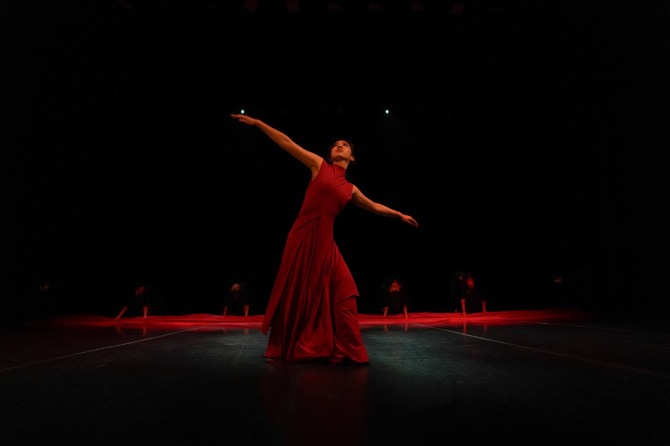 정경화 안무·연출의 '까마귀 탱고 Ⅱ'