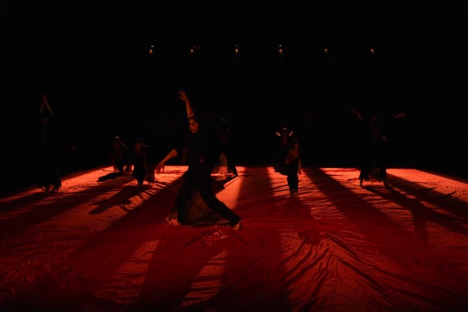 정경화 안무·연출의 '까마귀 탱고 Ⅱ'