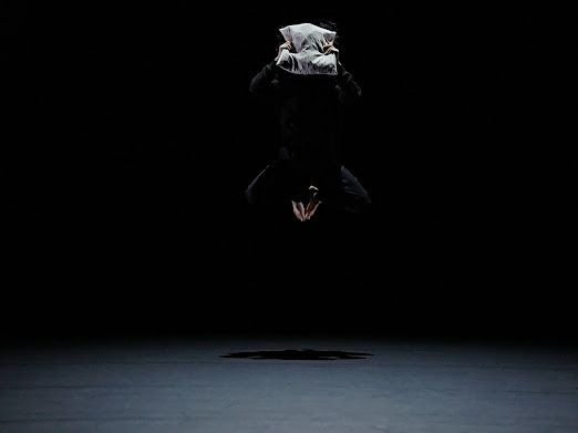 정경화 안무·연출의 '까마귀 탱고 Ⅱ'