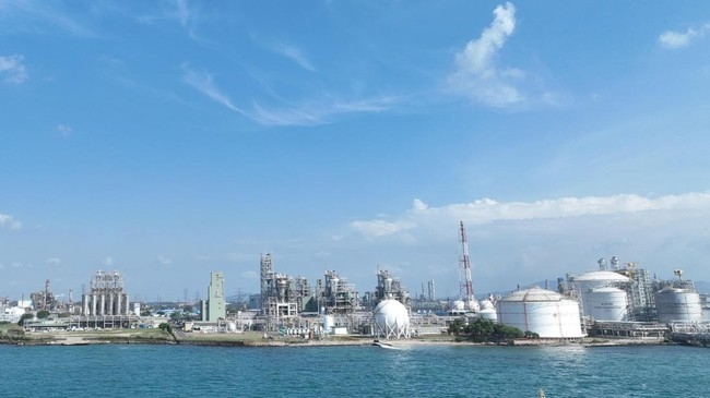 중동발 지정학적 리스크가 동남아시아 최대 석유화학 거점인 인도네시아까지 덮치며 한국 기업의 공급망 안전에 경고등이 켜졌다.  사진=롯데케미칼 인도네시아