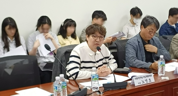 노영호 화섬식품노조 웹젠 지회장이 연사로서 게임 업계 노·사·정 협의체의 필요성을 설명하고 있다. 사진=이원용 기자