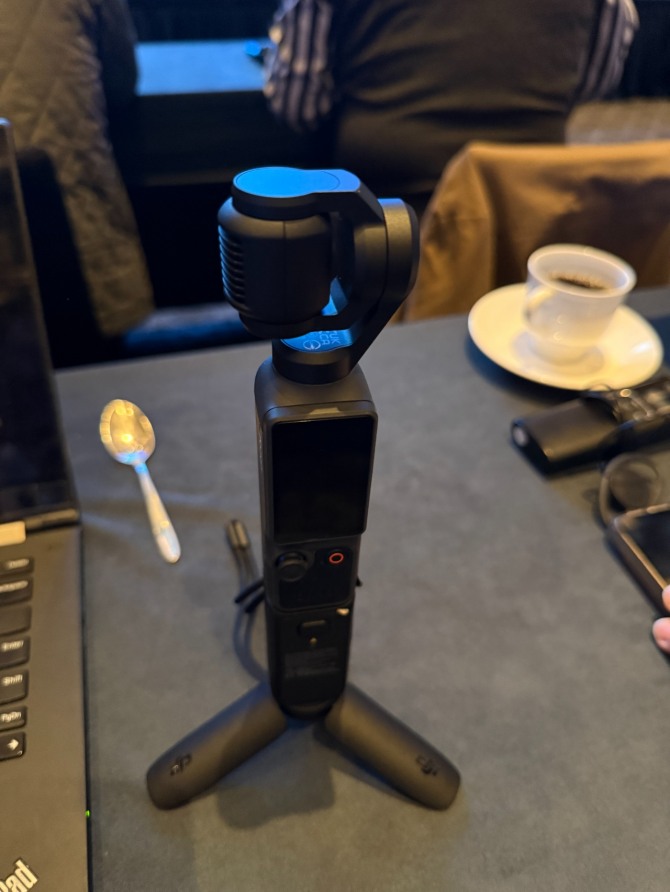 기자간담회, DJI 오즈모 포켓 4가 테이블 위에 올려져 있다. 사진=육동윤 글로벌이코노믹 기자