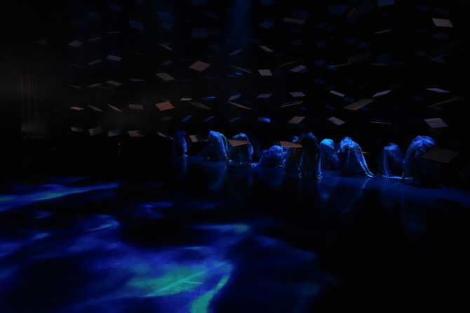 정경화 안무·연출의 '고래왈츠'