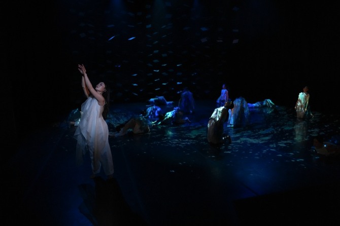 정경화 안무·연출의 '고래왈츠'