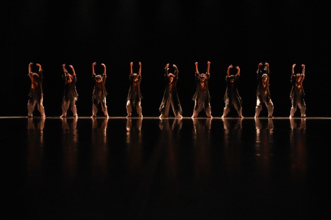 정경화 안무·연출의 '고래왈츠'