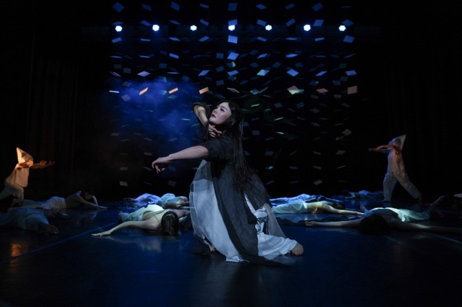 정경화 안무·연출의 '고래왈츠'