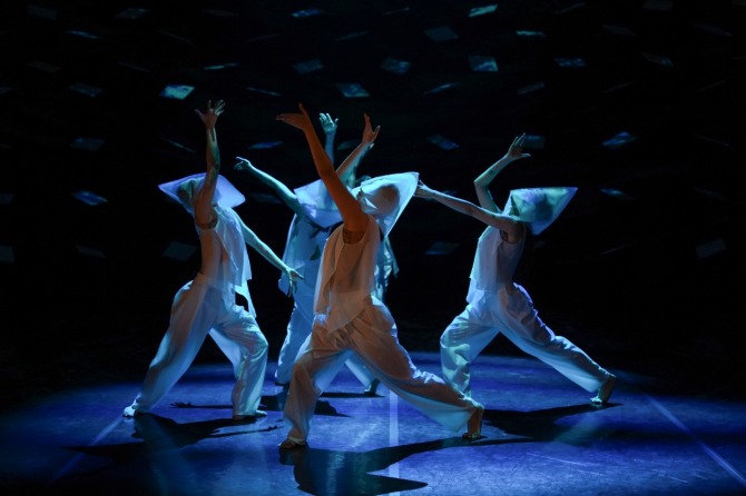 정경화 안무·연출의 '고래왈츠'