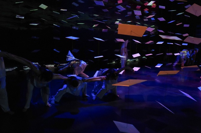 정경화 안무·연출의 '고래왈츠'