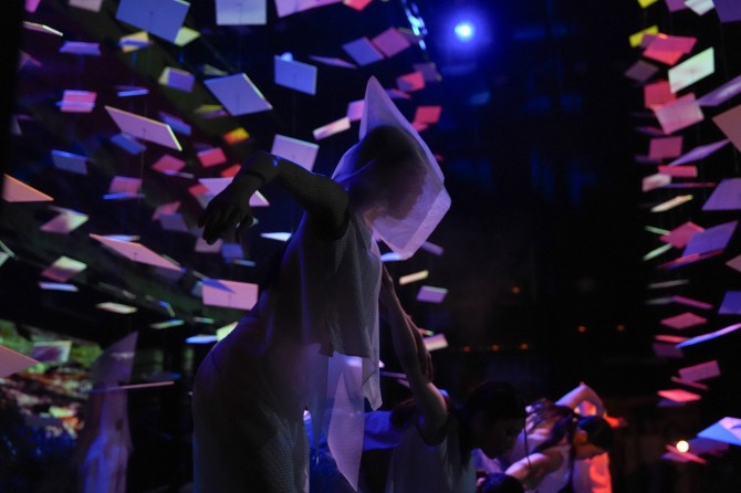 정경화 안무·연출의 '고래왈츠'