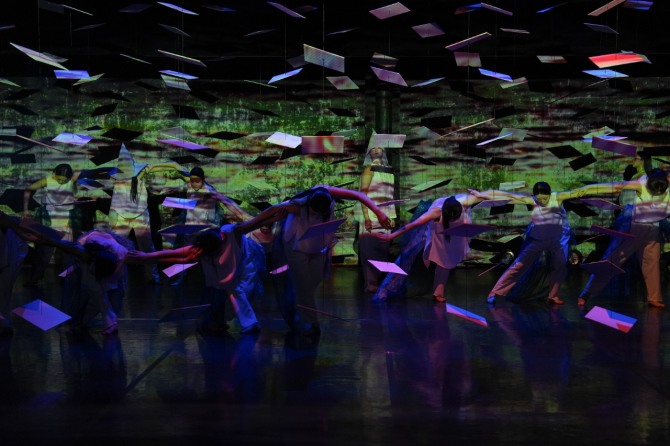 정경화 안무·연출의 '고래왈츠'