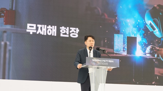 이병기 SK하이닉스 양산총괄이 22일 착공식에서 인사말을 하고 있다. 사진=SK하이닉스