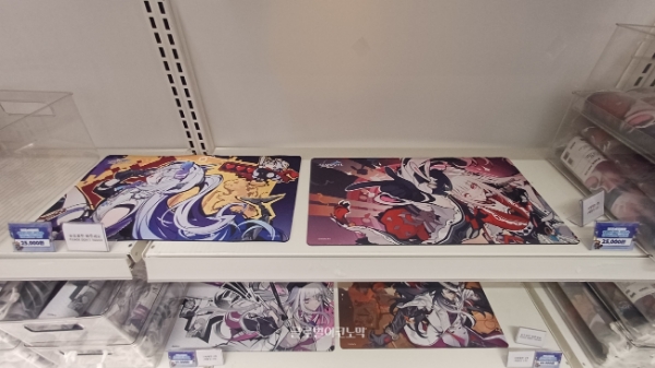 다양한 캐릭터들의 장패드들이 전시됐다. 사진=이원용 기자