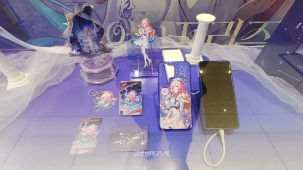 삼성스토어 홍대 입구에 전시된 '갤럭시 S26 울트라 붕괴: 스타레일 키레네 에디션'의 모습. 사진=이원용 기자