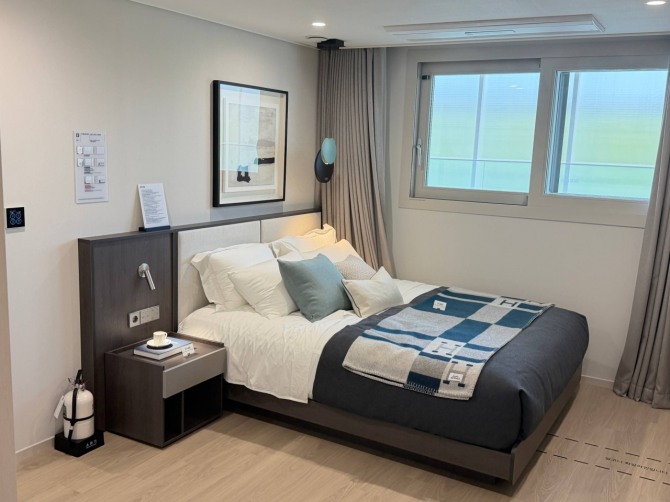 DL이앤씨는 경기도 부천시 원미구에 짓는  ‘e편한세상 부천 어반스퀘어’의 견본주택을 24일 열고 분양에 들어갔다. 사진은 견본주택에 마련된  74㎡B타입 안방. 사진=최재민 기자