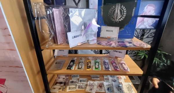 나이트메어 가든 티파티 굿즈들의 모습. 사진=이원용 기자