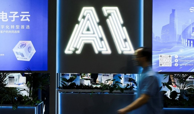 중국, AI로 서비스 산업 100조 위안 육성… 2030년 '디지털 경제 대국' 승부수