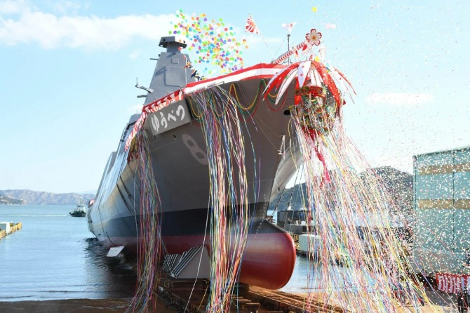 2023년 11월 14일 미쓰비시중공업이 진수한 모가미급 유도미사일 호위함. 미국은 일본과 한국의 설계 및 조선 역량을 미 해군 함대 확충에 활용하는 방안을 18억 5000만 달러 규모의 연구를 통해 검토할 계획이다. 사진=일본 해상자위대