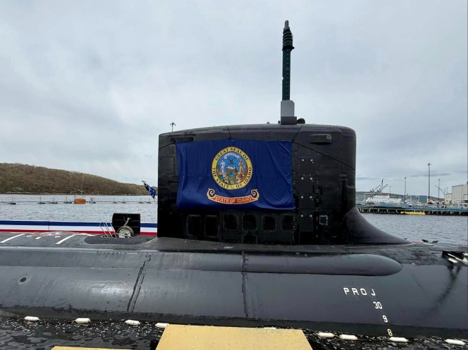 아이다호함 세일 옆모습. 사진=브래드 리틀 코네티컷주지사 페이스북