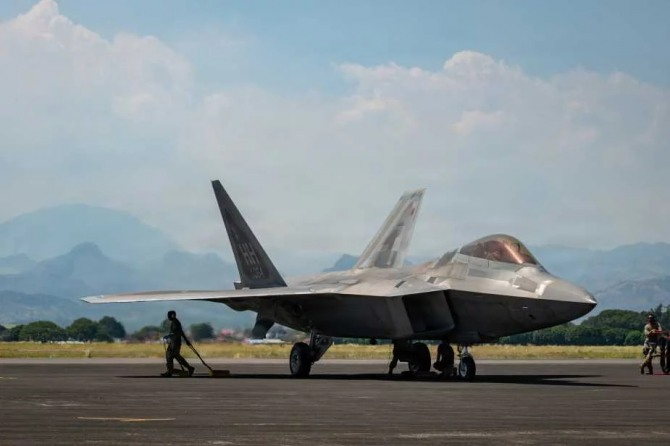 2005년 취역 이후 지금까지 '순수 공중우세(Air Superiority)' 면에서 대적할 상대가 없는 F-22 랩터. 사진=미 공군