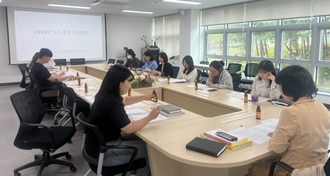 지난 27일 이천시 직원들이 의료요양 통합돌봄 제1차 통합지원회의를 진행하고 있다. 사진=이천시