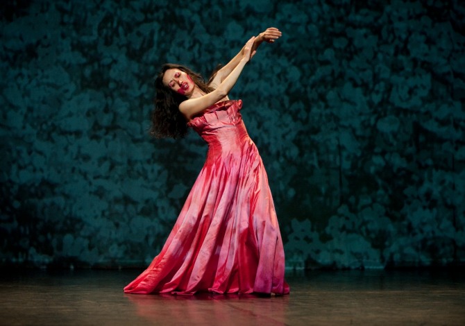 빔 벤더스 감독의 '피나'