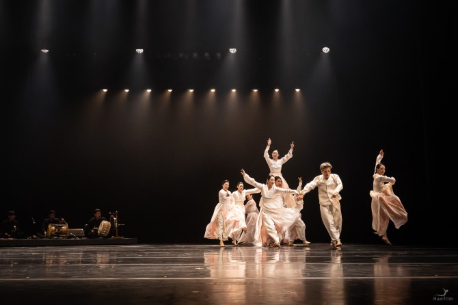 40주년 기념 프로젝트팀 '춤, 그 신명'  ⓒ한필름