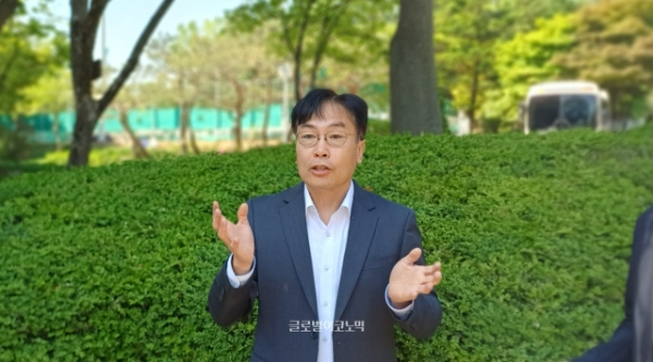 아이언메이스 민사 소송에서 넥슨코리아의 법률대리를 맡은 김원 법무법인 김앤장 변호사가 대법원 판결 직후 이번 판결의 의의와 이후에 있을 형사 재판에 미칠 영향에 대해 설명하고 있다. 사진=이원용 기자