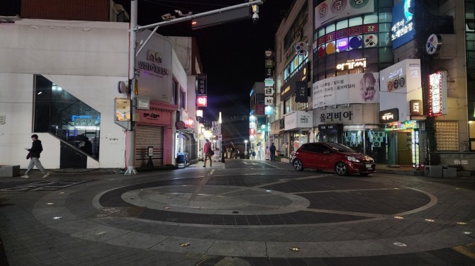 울산대학교 인근 무거동 대학가의 한산한 거리. 지역 내수 침체가 대학 상권까지 확산되는 모습이다.  사진= 연합뉴스