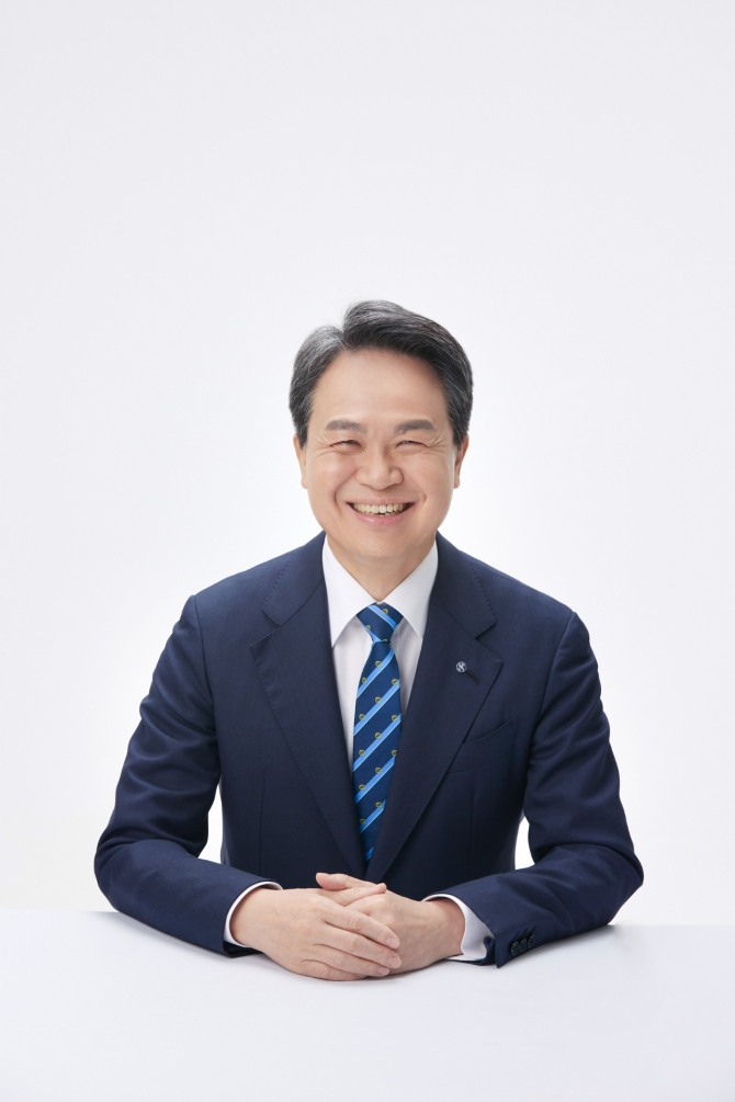 신한금융그룹이 정부 기조에 맞춰 생산적 금융확대에 속도를 내고 있다. 사진은 진옥동 신한금융 회장. 사진=신한금융그룹