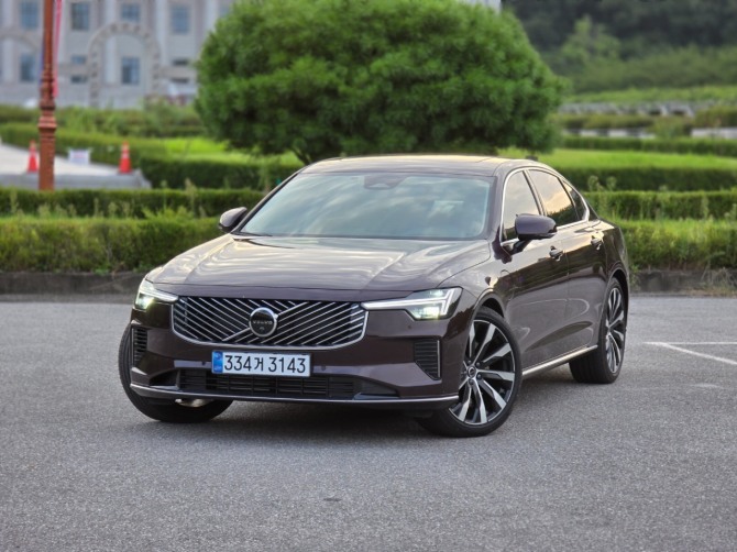 볼보자동차 'S90 T8 AWD 울트라' (사진=최태인 기자)