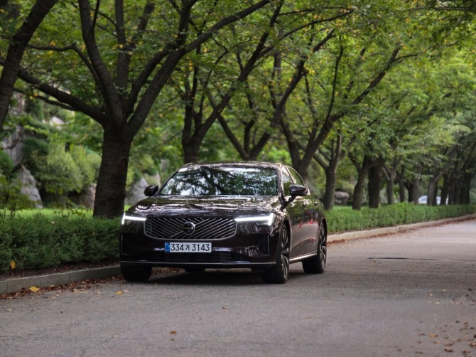 볼보자동차 'S90 T8 AWD 울트라' (사진=최태인 기자)