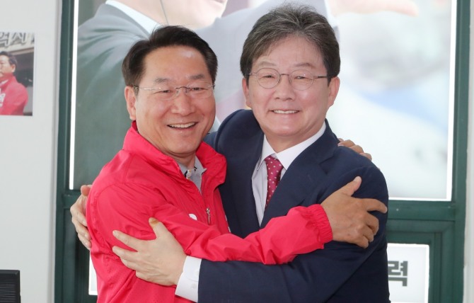 유정복 후보와 유승민 전 대표.  사진=정복캠프
