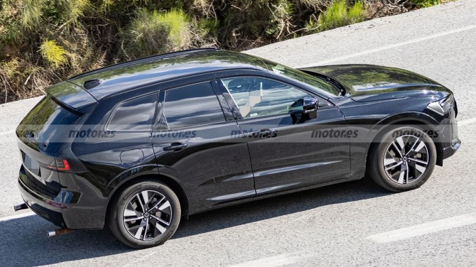 볼보 'XC60 3차 페이스리프트' 테스트카 (사진=motor.es)