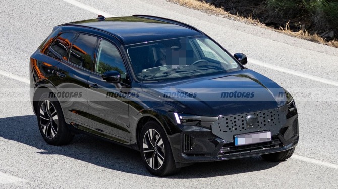 볼보 'XC60 3차 페이스리프트' 테스트카 (사진=motor.es)