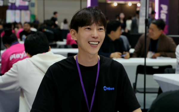 이지수 컴투스플랫폼 사업부장이 하이브의 강점에 대한 질문에 답하고 있다. 사진=컴투스홀딩스
