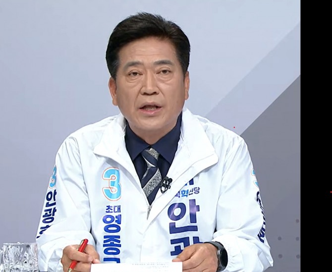 인천광역시 영종구 출범을 앞두고 23일 개최된 열린 영종구청장 후보자 TV토론회에서 조국혁신당 안광호 후보가 토론하고 있다. 사진=OBS TV토론회 화면 캡처