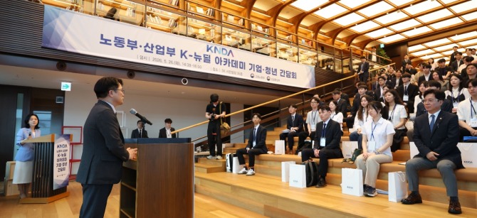 [글로벌이코노믹 사설] 인공지능 시대의 고용 분배 대책은