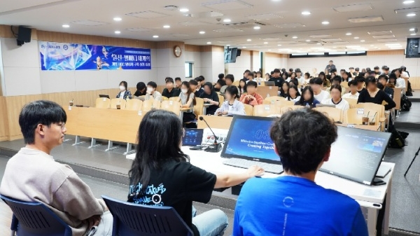 한양대학교 인문대학 미래인문학융합학부에서 5월 26일 열린 '원신 별바다 세계의 게임 UGC 생태계 구축 실전 사례' 특강 현장의 모습. 사진=호요버스