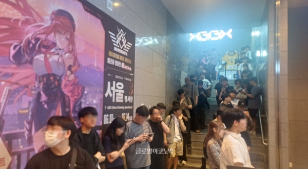 에리어 방어전 서울 팝업 스토어 입장을 위해 GGX 입구에 줄지어 선 방문객들. 사진=이원용 기자