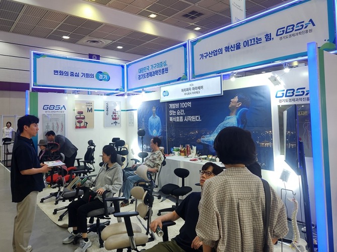 경과원이 지난 4일부터 7일까지 서울 코엑스서 열린 '2026 서울국제가구 및 인테리어산업대전(SOFURN 2026)'에 경기도 단체관을 운영하고 있는 모습. 사진=경과원