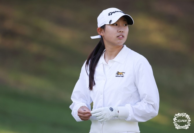 여중생 '장타자' <b>김서아</b>, 일본여자프로<b>골프</b> 투어 산토리 16언더파 단독 ...