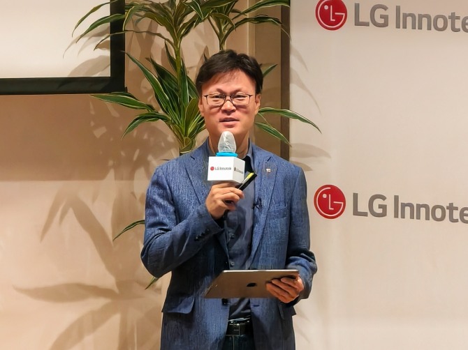조지태 LG이노텍 패키지솔루션사업부장(전무)이 16일 패키지솔루션 사업의 중장기 성장 시나리오를 설명하고 있다. 사진=장용석 기자