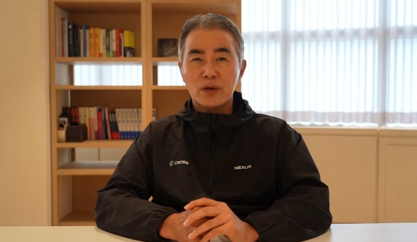 장현국 넥써쓰 대표가 유튜브를 통해 원스토어 인수의 배경과 향후 전략에 대해 설명하고 있다. 사진=넥써쓰