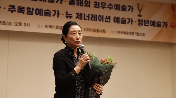 서영님(최우수예술가상 수상, 전통부문, 한국예술평론가협의회, 2025)