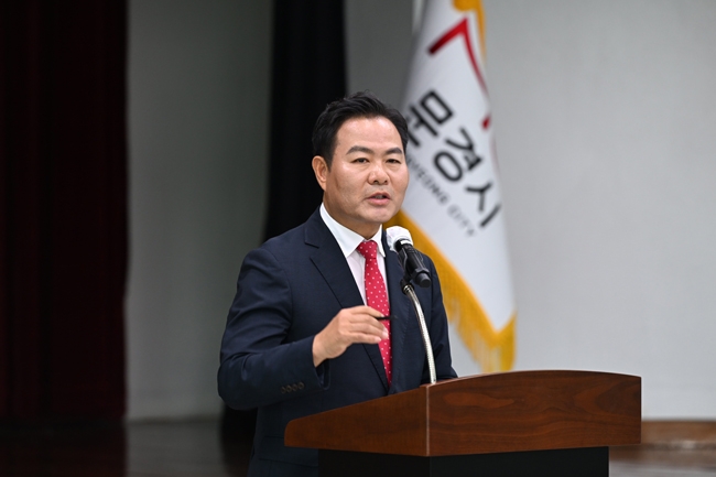 김학홍 문경시장이 취임 기자회견에서 발언하고 있다. 사진=문경시