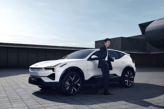 폴스타가 브랜드 앰배서더 김우빈과 함께한 플래그십 전기 퍼포먼스 SUV '폴스타 3' TVC를 공개하며 국내 출시 캠페인을 본격적으로 전개한다. 사진=폴스타코리아