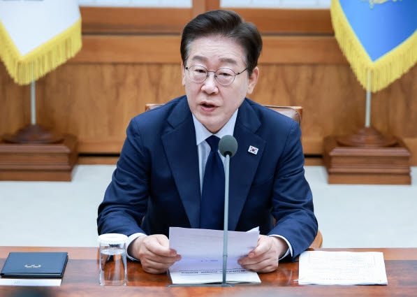 이재명 대통령이 6일 청와대에서 열린 메가프로젝트 민관합동 점검회의에서 발언하고 있다. 사진=연합뉴스