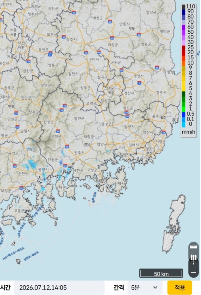 12일 오후 2시 5분 기상청 레이더 영상에서 약한 비구름이 경남 서부와 남해안 일부에 분포한 반면 울산과 대구·경북 동부는 강수영역에서 벗어나 있다. 사진=기상청