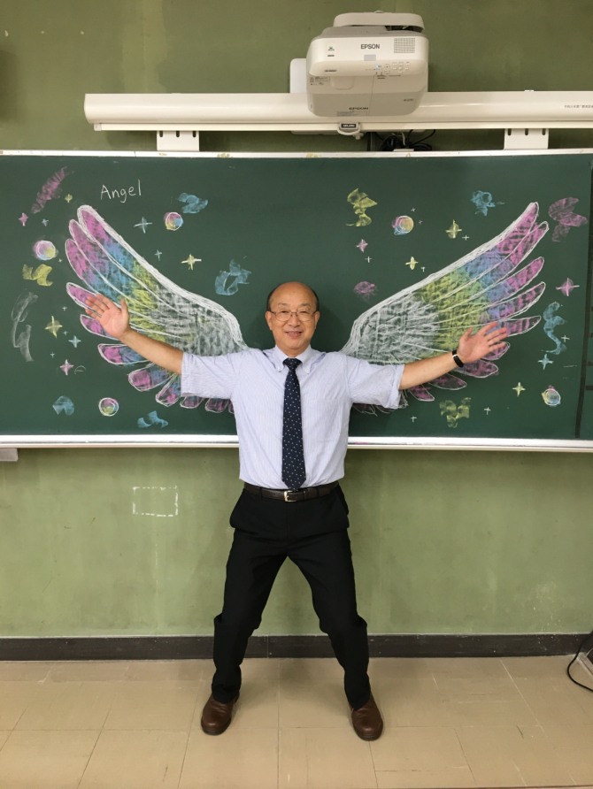 대학총장에서 미도리가오카 여자고등학교 교장으로 변신한 히라타 유키오 전 총장. 사진=신현정 중부대학교 교수